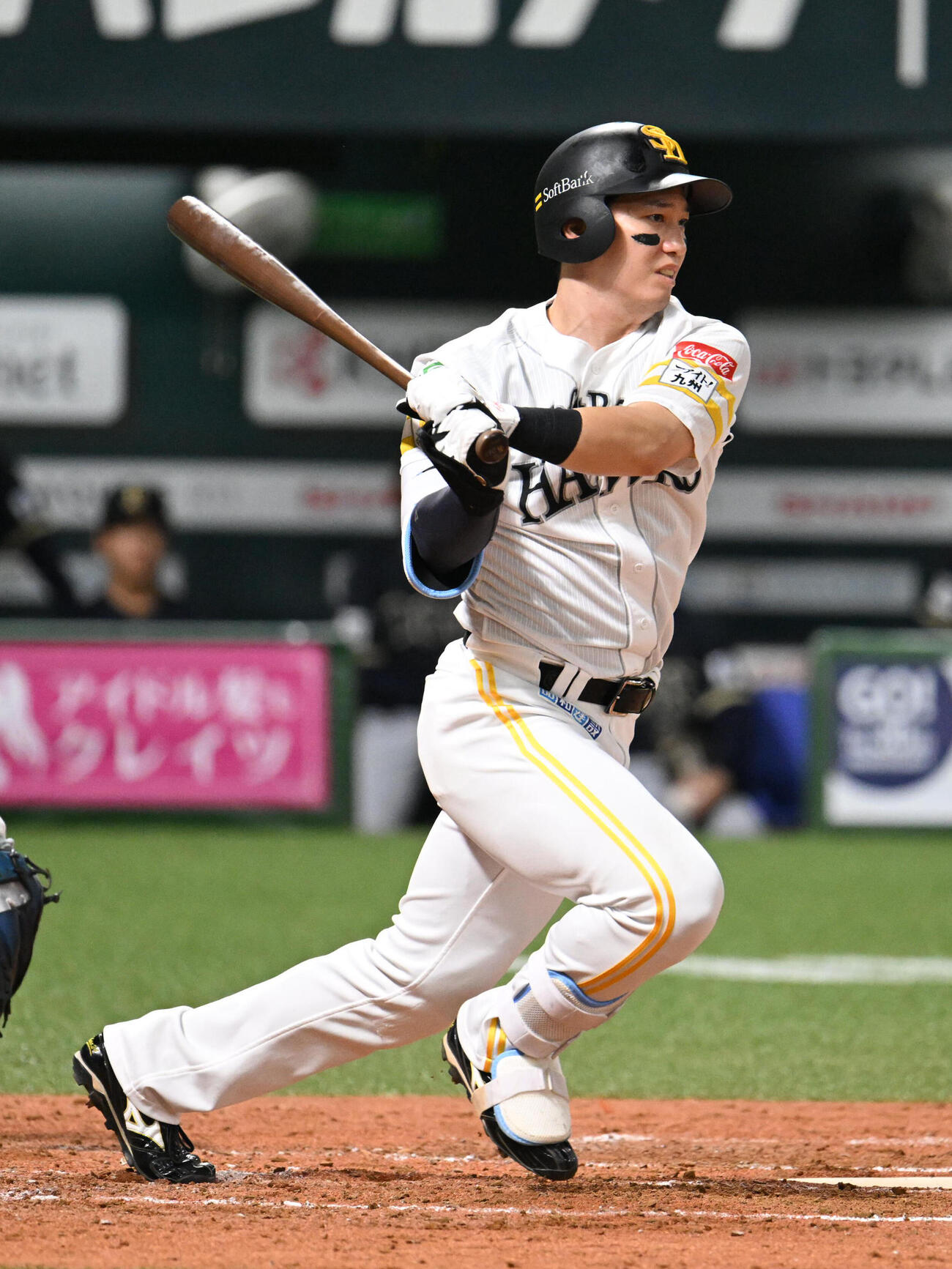ソフトバンク対オリックス　4回裏ソフトバンク2死、栗原陵矢は右前安打を放つ（撮影・林敢治）