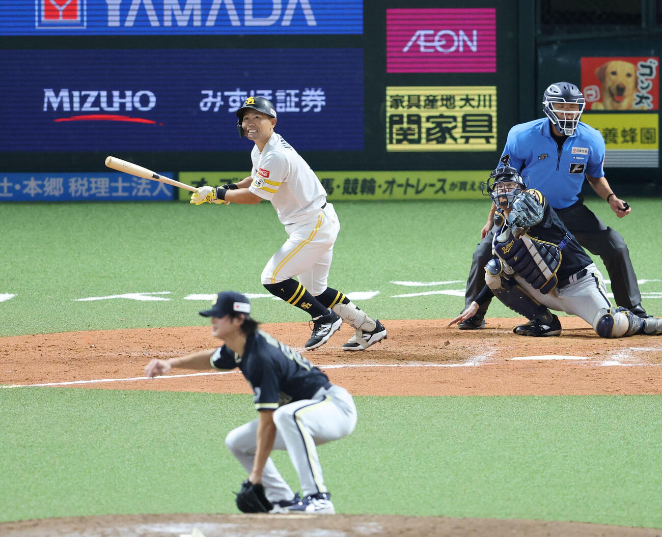 ソフトバンク対オリックス　8回裏ソフトバンク1死二塁、中村晃は中飛に終わる（撮影・梅根麻紀）