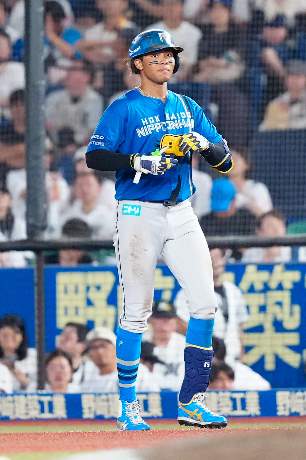 ロッテ対日本ハム　6回表日本ハム1死、内野安打とした水谷瞬（撮影・江口和貴）