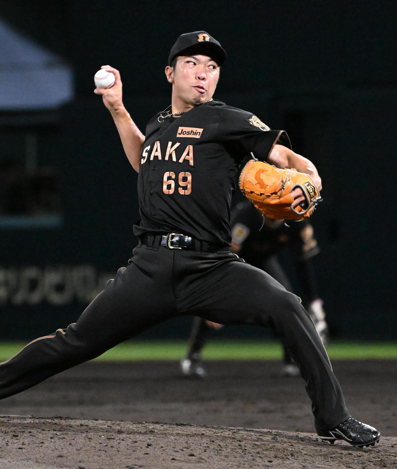 阪神対ソフトバンク　4回表から登板する阪神石井大智（撮影・石井愛子）