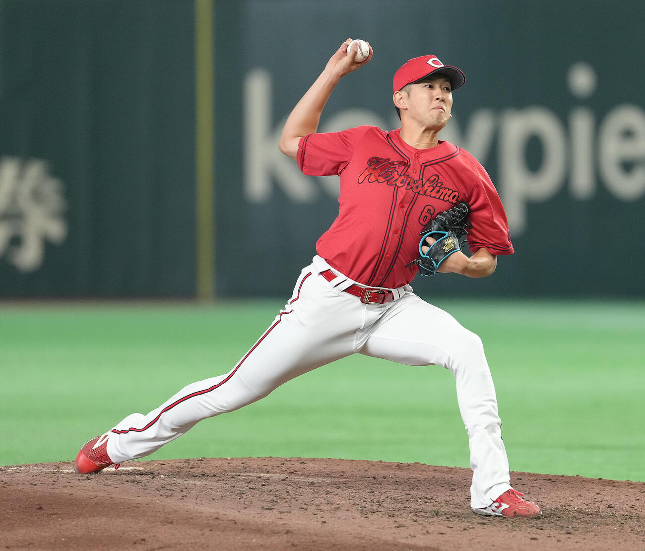 巨人対広島　7回から登板した広島遠藤淳志（撮影・足立雅史）