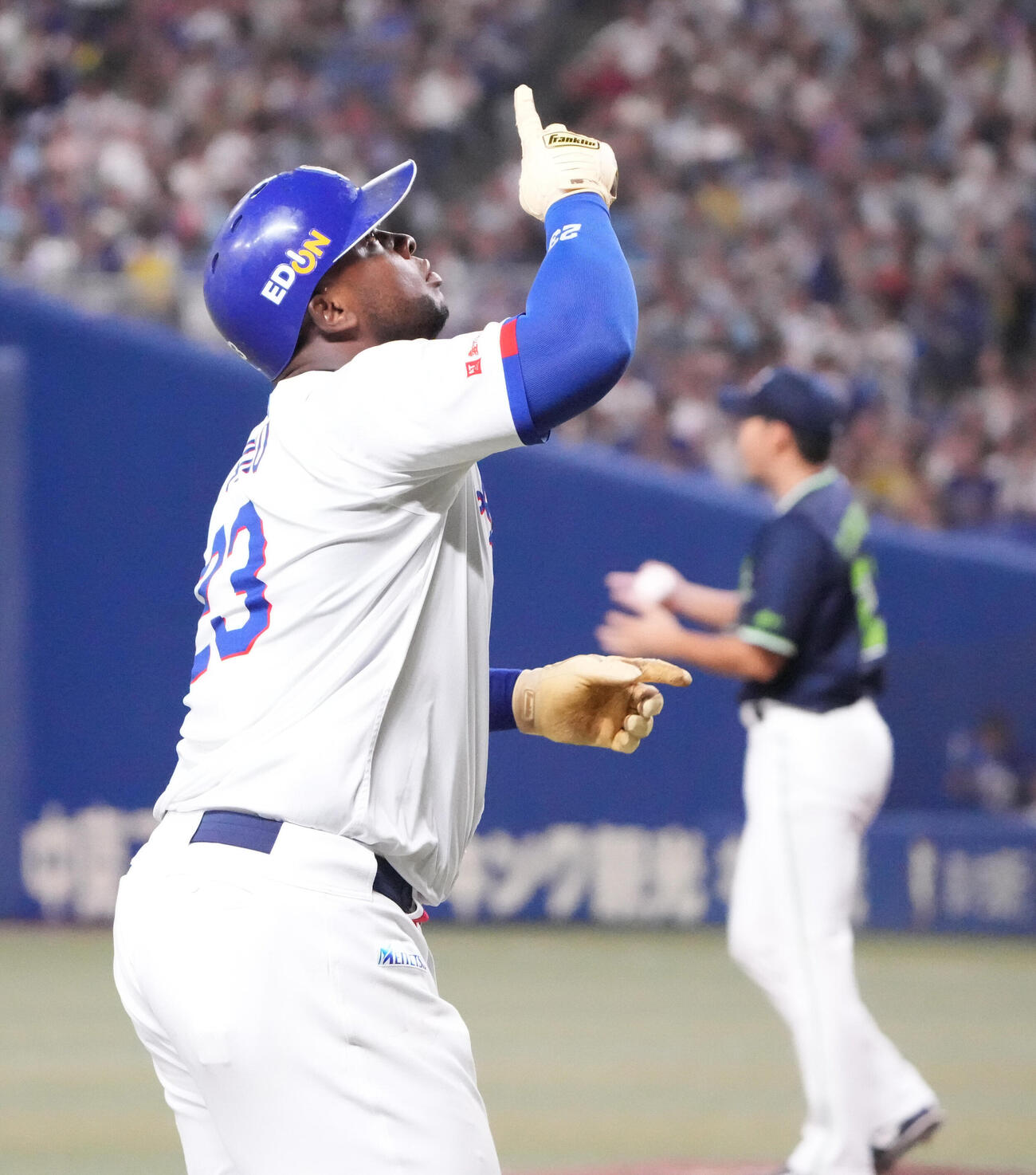 中日対ヤクルト　4回裏中日無死一塁、2点本塁打を放ちダイヤモンドを回るミゲル・サノー（撮影・森本幸一）