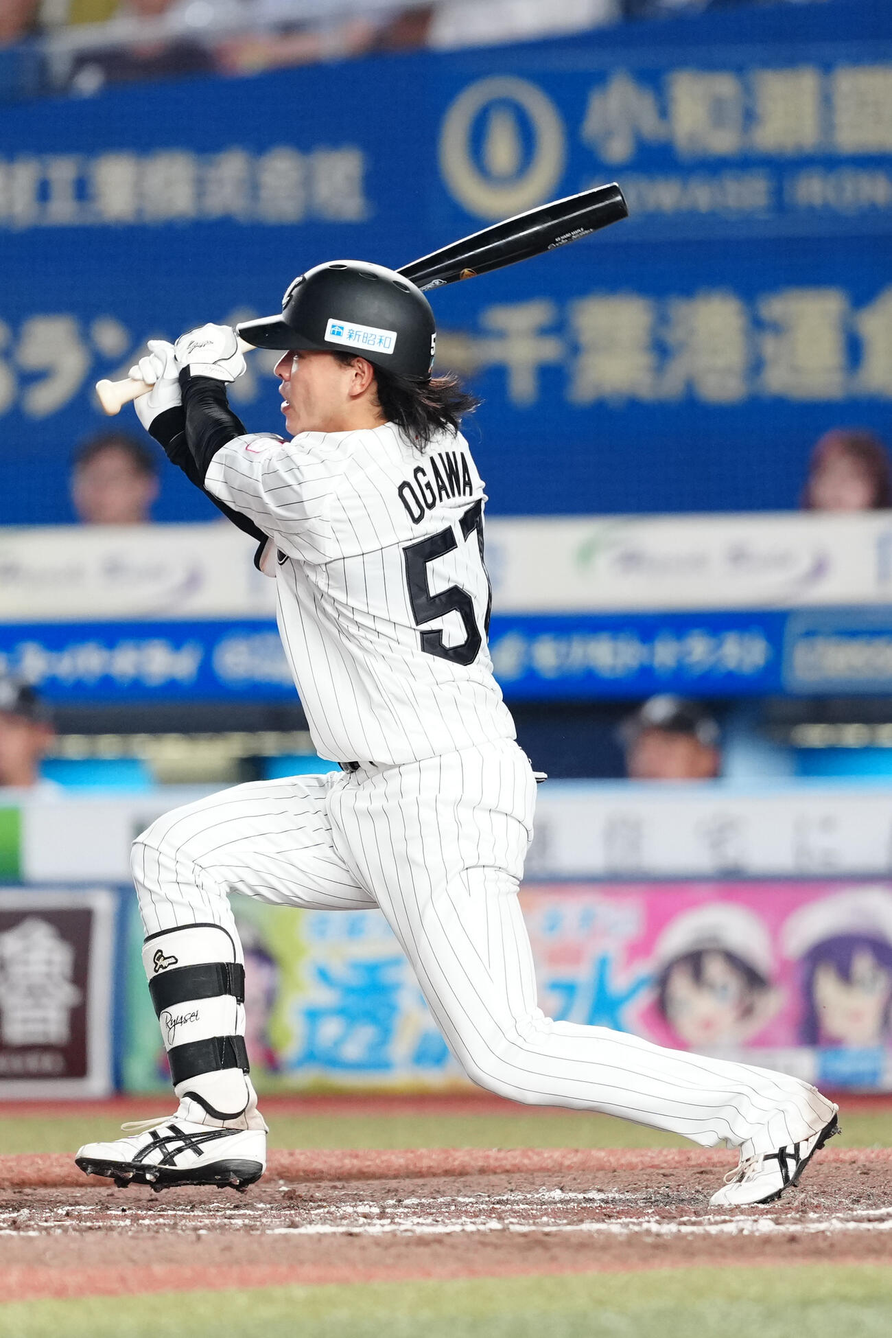ロッテ対日本ハム　6回裏ロッテ2死一、二塁、適時二塁打を放つ小川龍成（撮影・江口和貴）