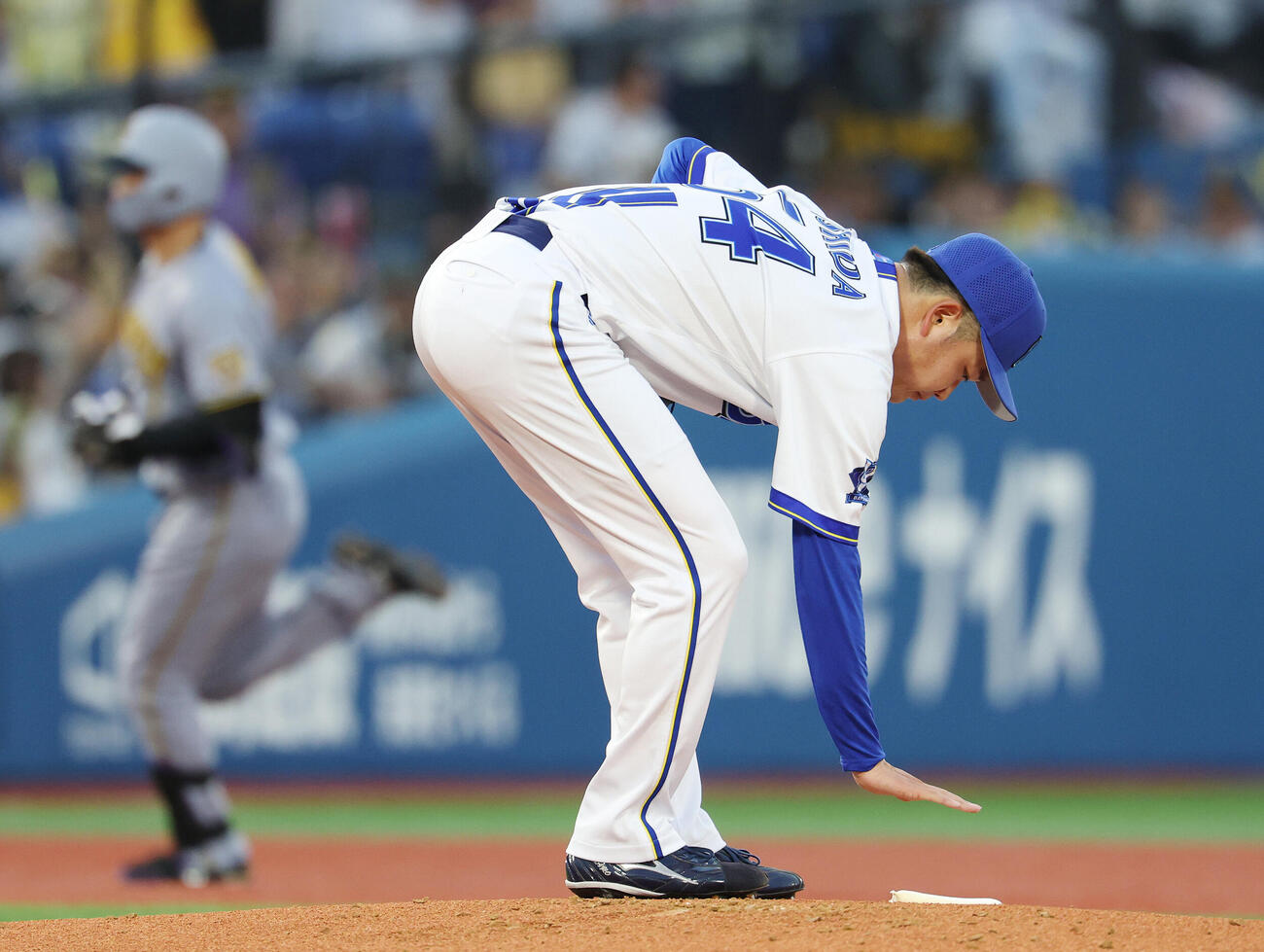 DeNA対阪神　1回表阪神2死、森下翔太に本塁打を浴びる石田裕太郎（撮影・宮地輝）