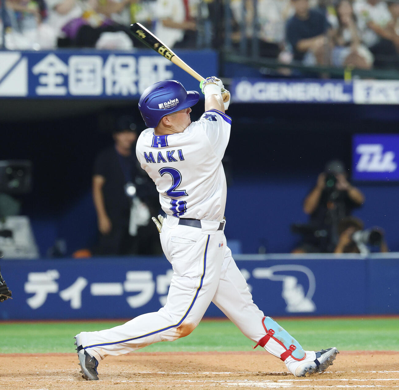 DeNA対阪神　7回裏DeNA1死、本塁打を放つ牧秀悟（撮影・宮地輝）