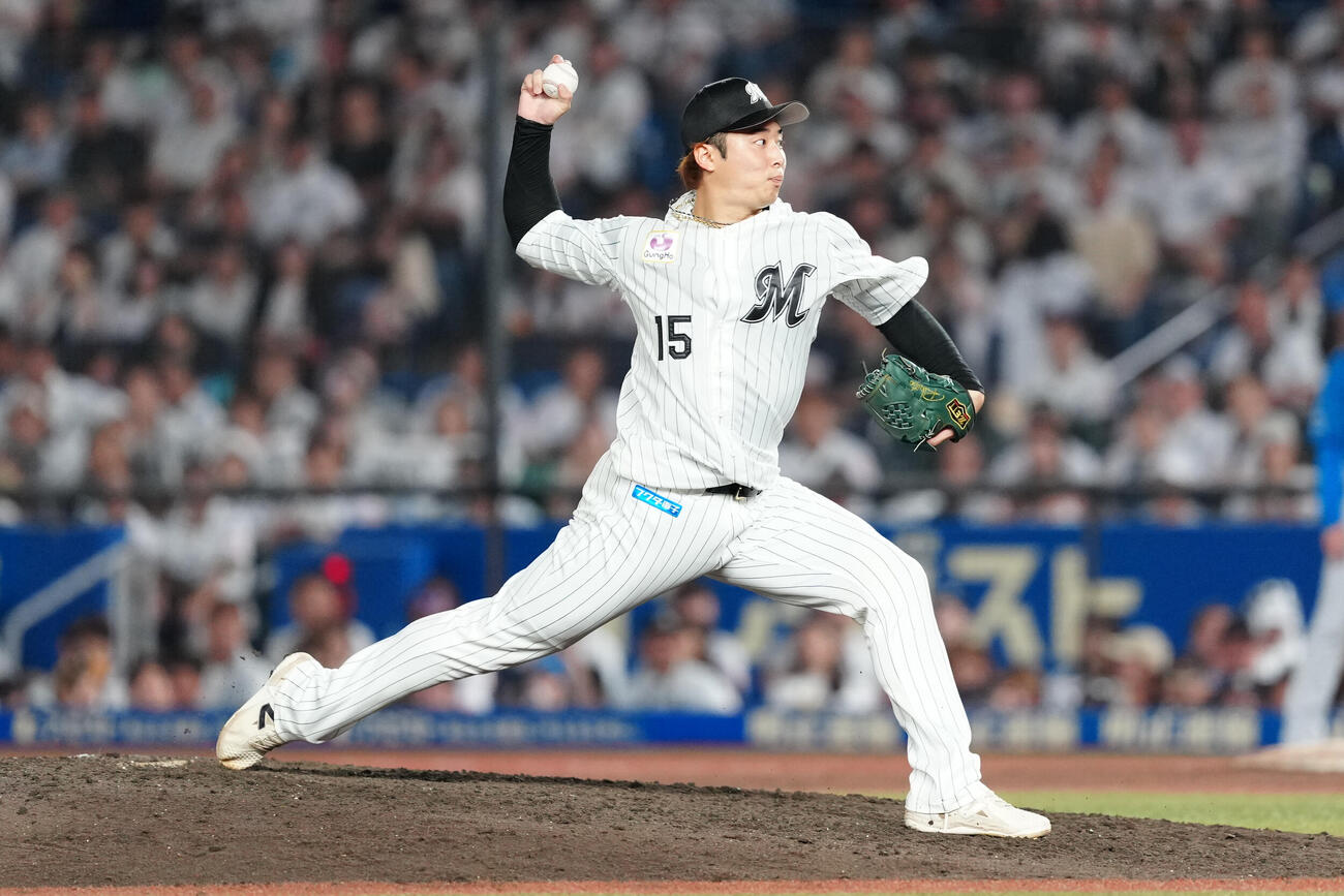 ロッテ対日本ハム　ロッテ4番手の横山陸人（撮影・江口和貴）