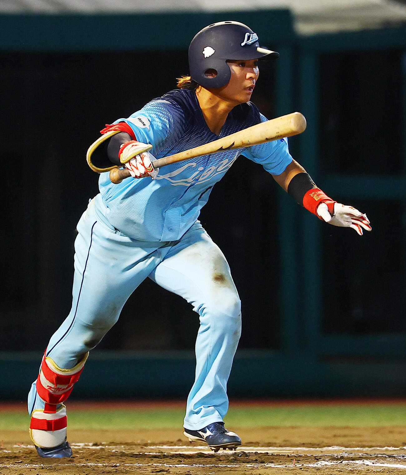 楽天対西武　11回表西武1死、安打を放つ仲田慶介（撮影・野上伸悟）