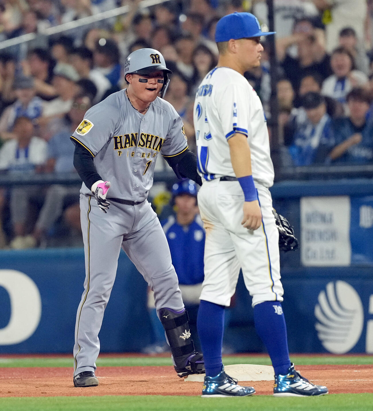 DeNA対阪神　9回表阪神2死二、三塁、2点適時打を放ちほえる森下翔太（撮影・たえ見朱実）