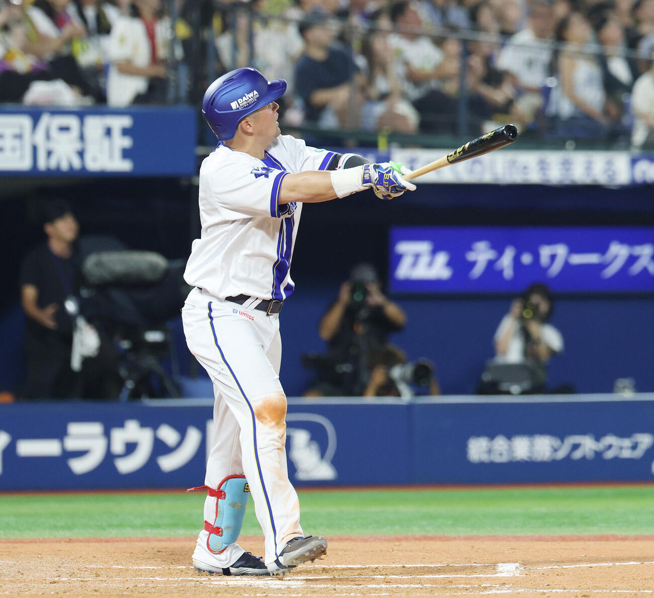 DeNA対阪神　7回裏DeNA1死、本塁打を放つ牧秀悟（撮影・宮地輝）