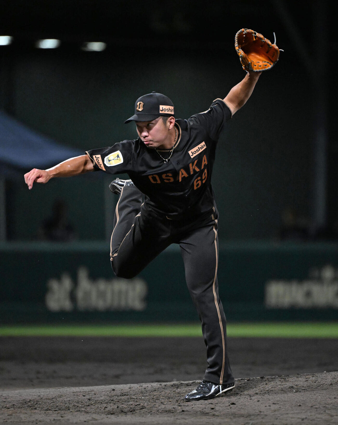 阪神対ソフトバンク　4回表から登板する阪神石井大智（撮影・石井愛子）