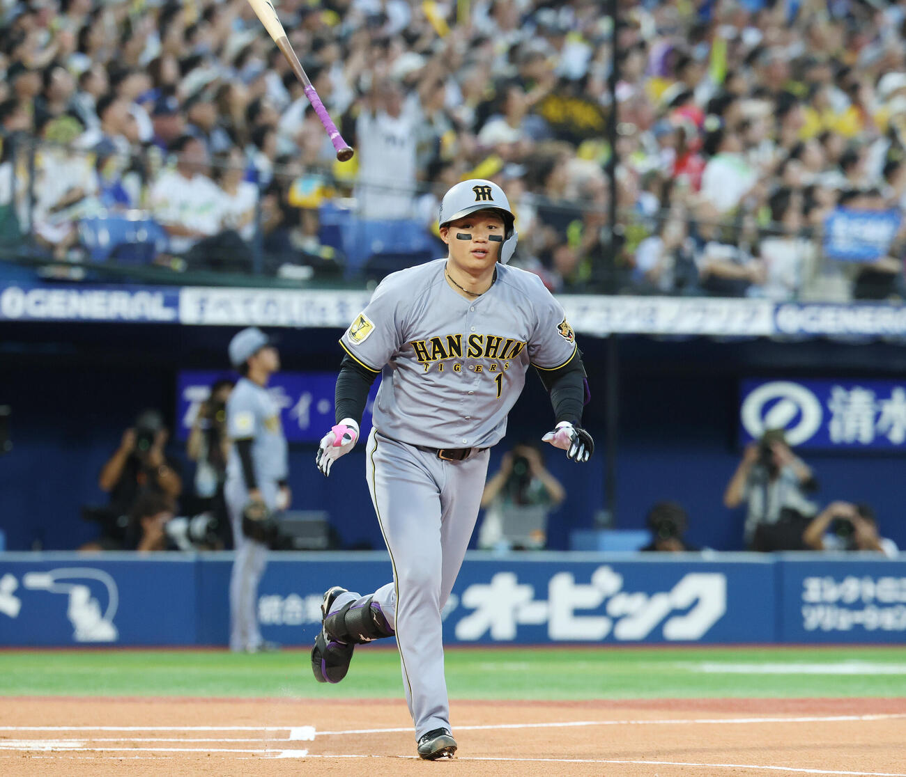 DeNA対阪神　1回表阪神2死、本塁打を放つ森下翔太（撮影・宮地輝）