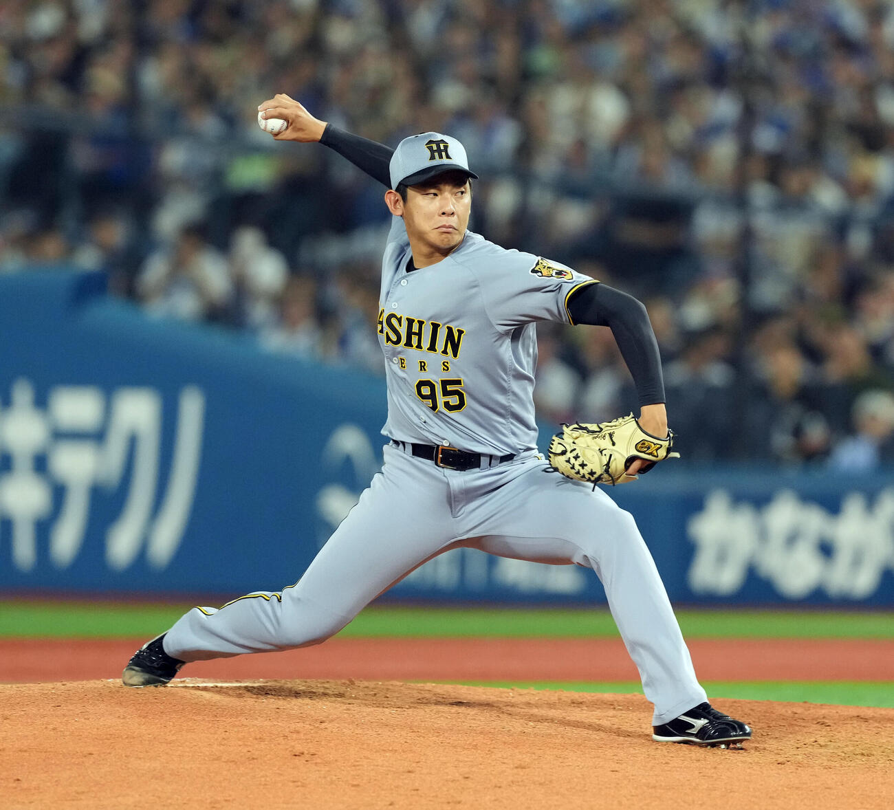DeNA対阪神　7回途中からマウンドに上がった阪神宮僚介（撮影・たえ見朱実）