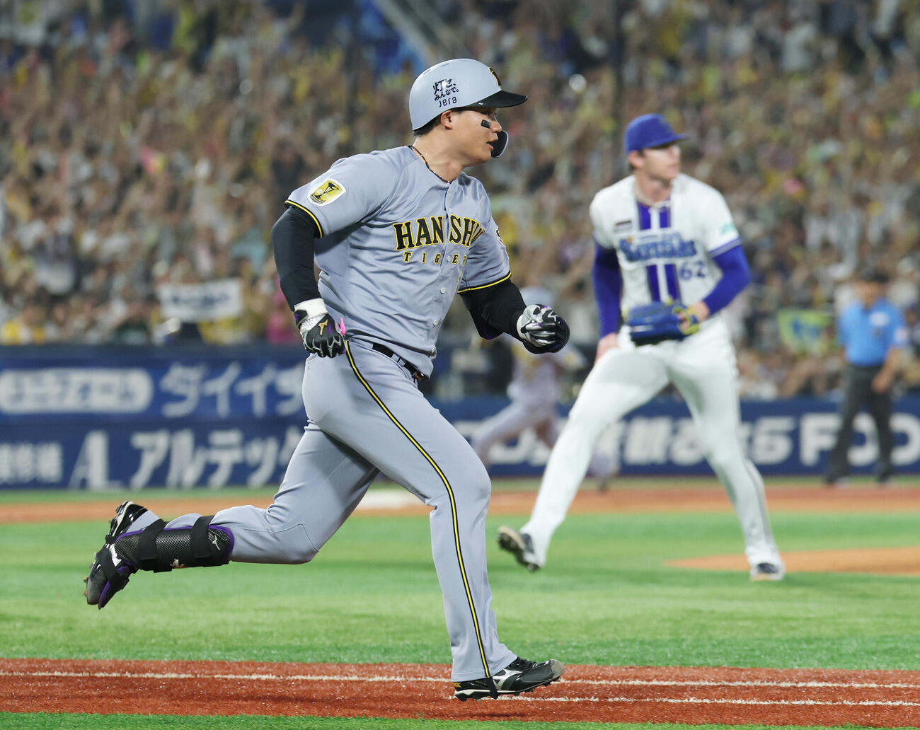 DeNA対阪神　9回表阪神2死二、三塁、2点適時打を放つ森下翔太（撮影・宮地輝）