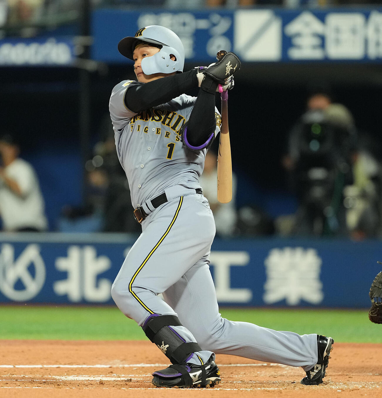 DeNA対阪神　3回表阪神1死、三塁内野安打を放つ森下翔太（撮影・たえ見朱実）