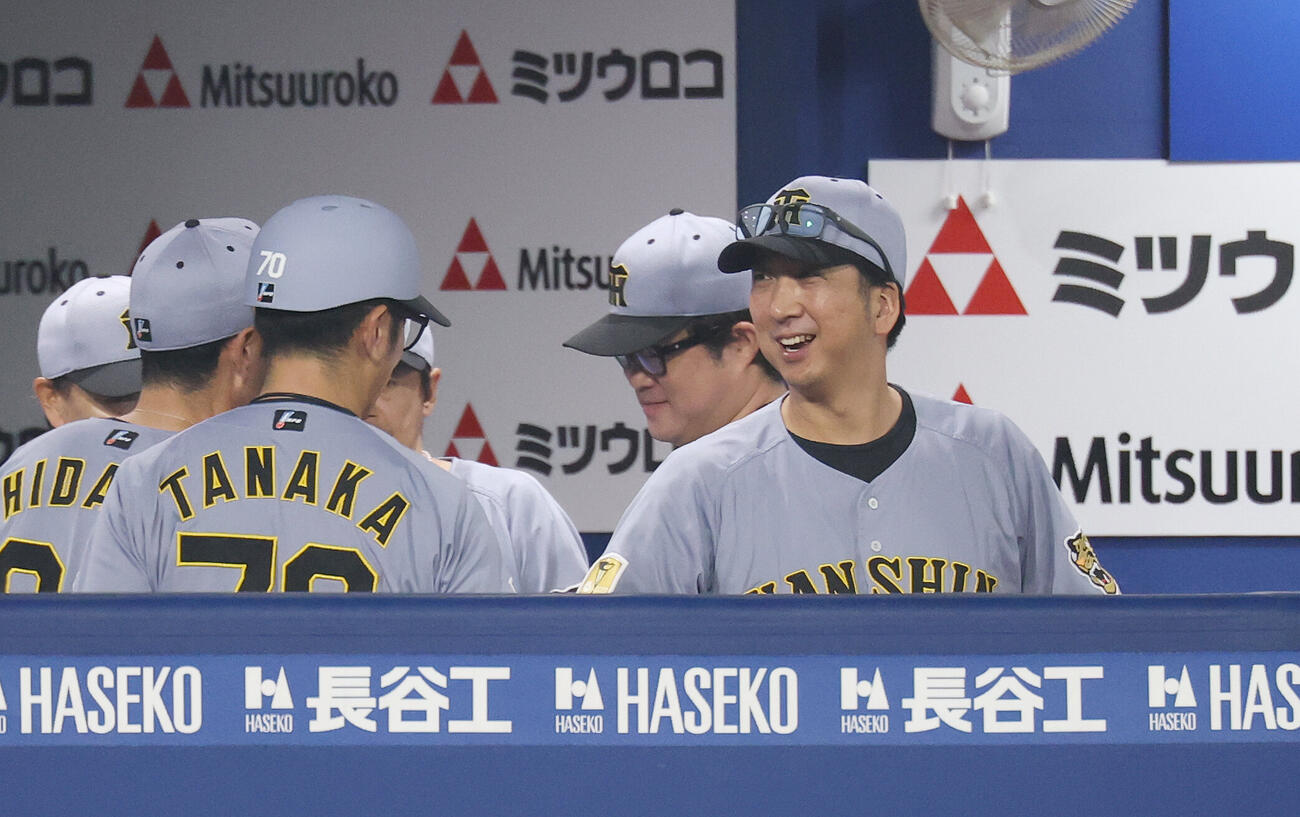 DeNA対阪神　DeNAに勝利し笑顔を見せる阪神藤川球児監督（撮影・宮地輝）