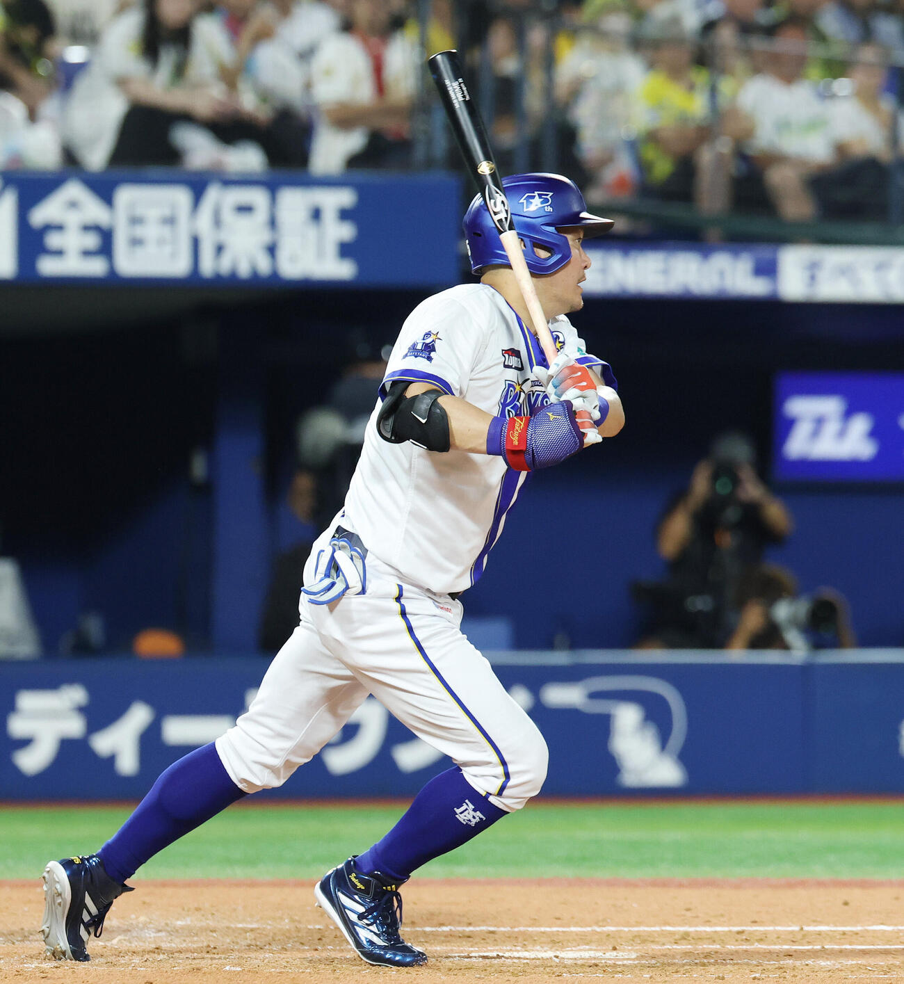 DeNA対阪神　4回裏DeNA1死、中前打を放つ筒香嘉智（撮影・宮地輝）