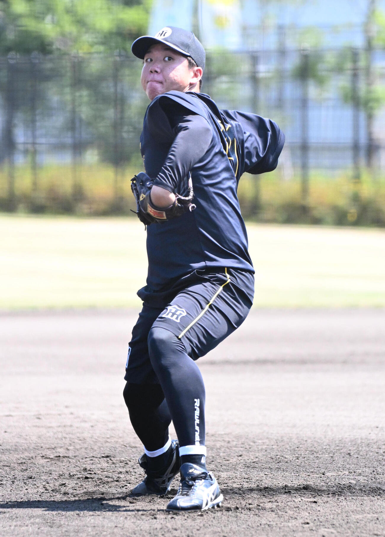 キャッチボールをする阪神村上頌樹（撮影・石井愛子）