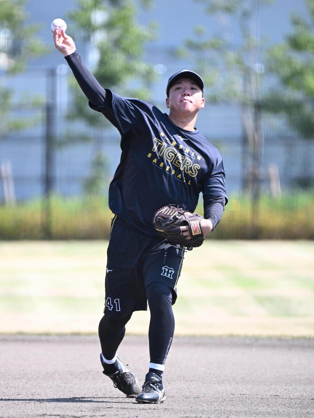 キャッチボールをする阪神村上頌樹（撮影・石井愛子）