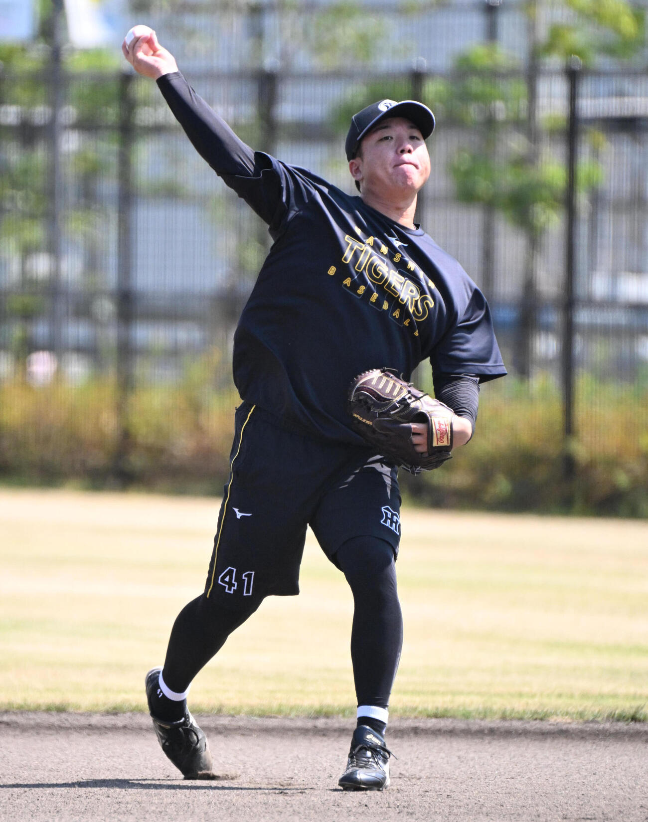 キャッチボールをする阪神村上頌樹（撮影・石井愛子）