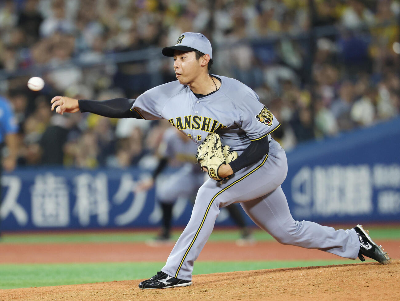 DeNA対阪神　阪神4番手の神宮僚介（撮影・宮地輝）
