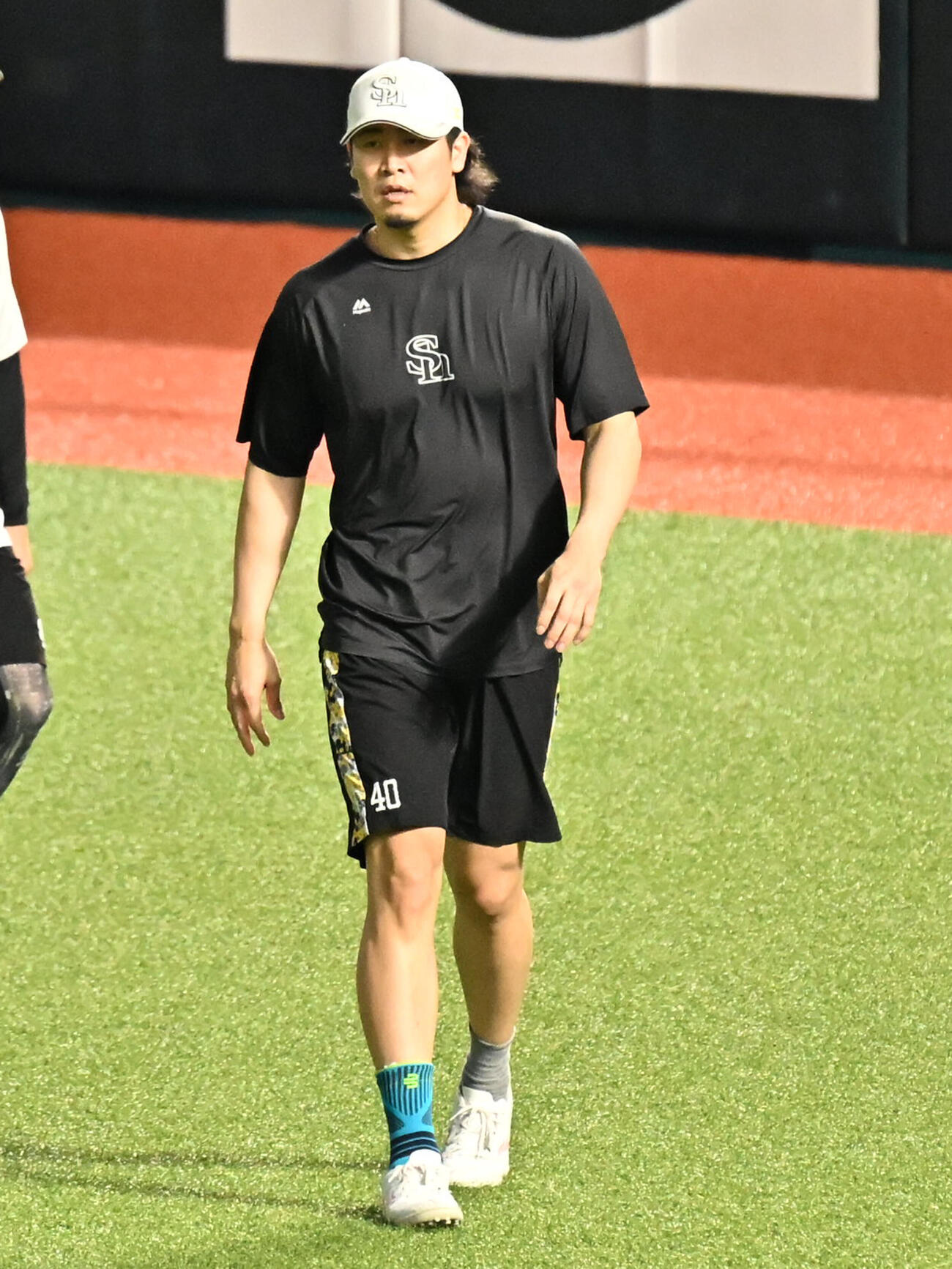ソフトバンク対オリックス　試合前、調整を行うソフトバンク杉山一樹（2026年8月撮影）