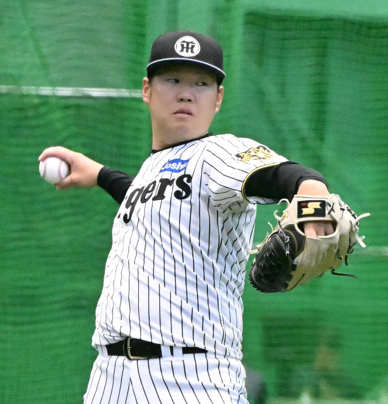 2026年8月23日、キャッチボールをする阪神西勇輝