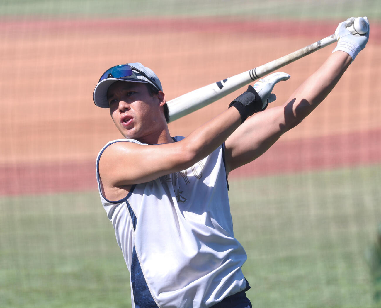 ヤクルト対巨人　早出でT打撃をするヤクルト山田哲人（撮影・増田悦実）