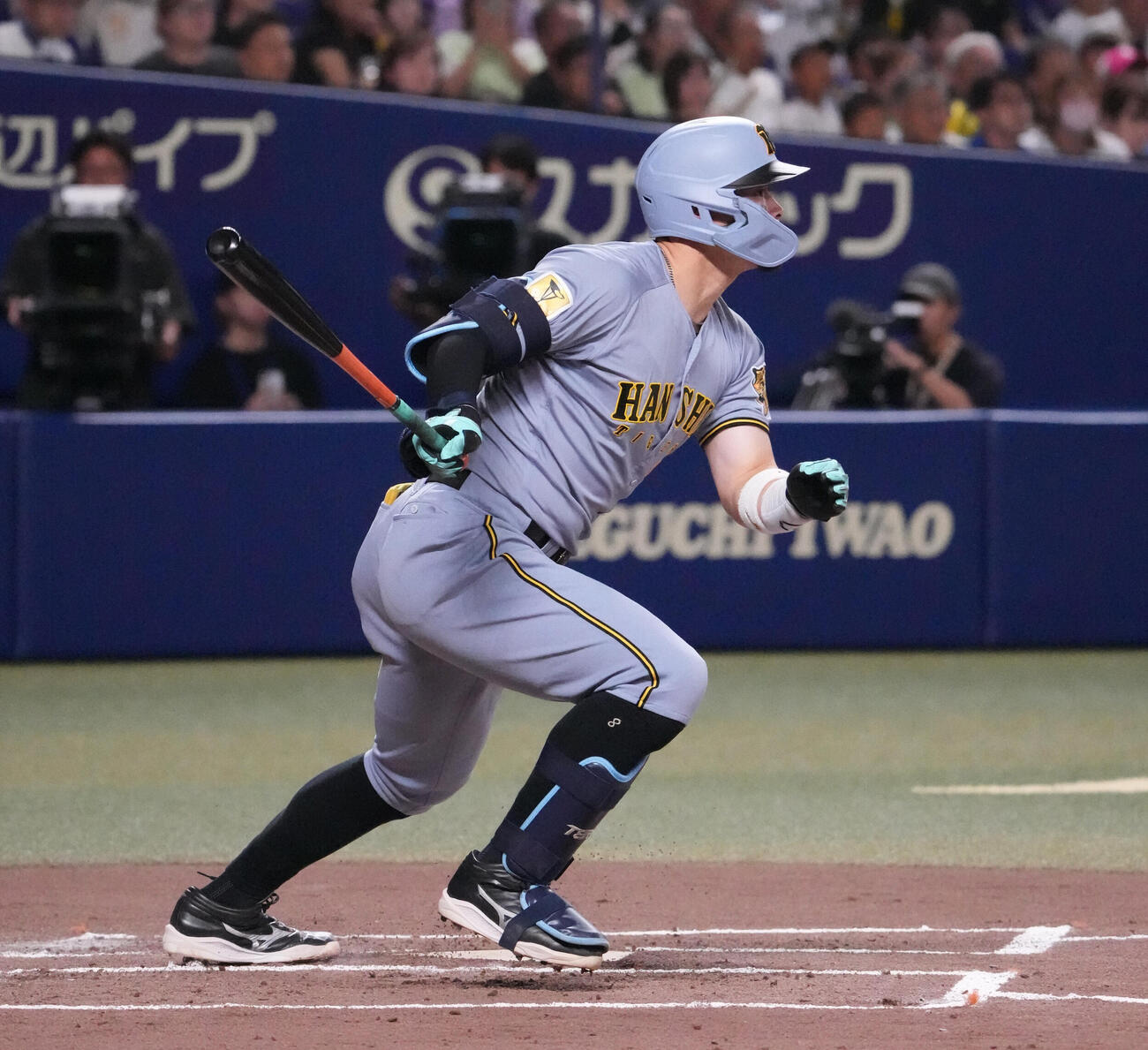 中日対阪神　2回表阪神無死、安打を放つ佐藤輝明（撮影・森本幸一）