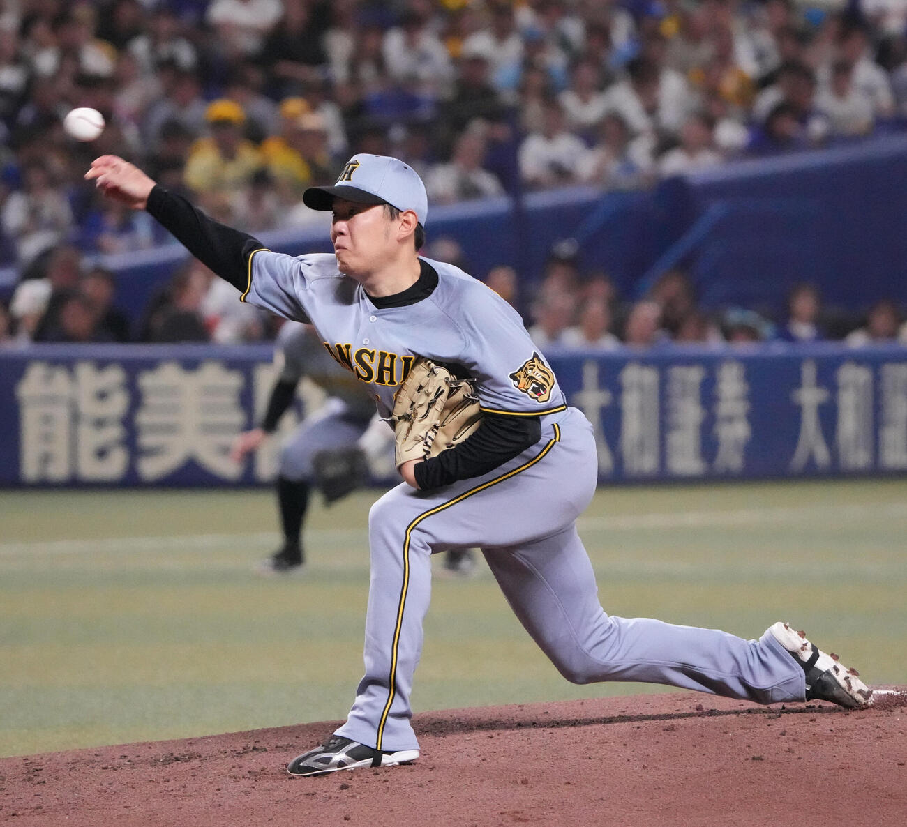 中日対阪神　1回裏、登板する阪神先発の西勇輝（撮影・森本幸一）