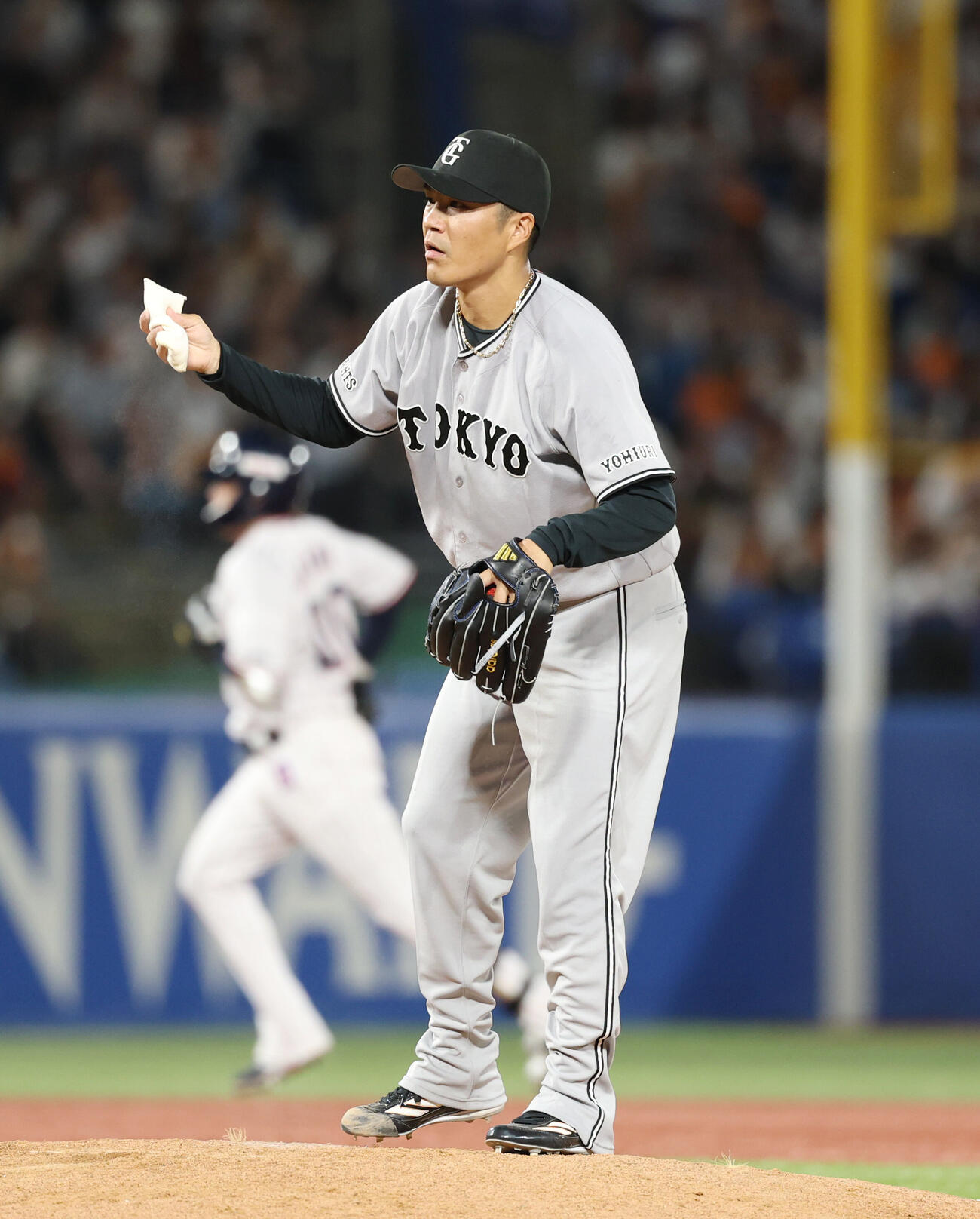 ヤクルト対巨人　2回裏ヤクルト1死、赤羽由紘に本塁打を浴びる則本昂大（撮影・増田悦実）