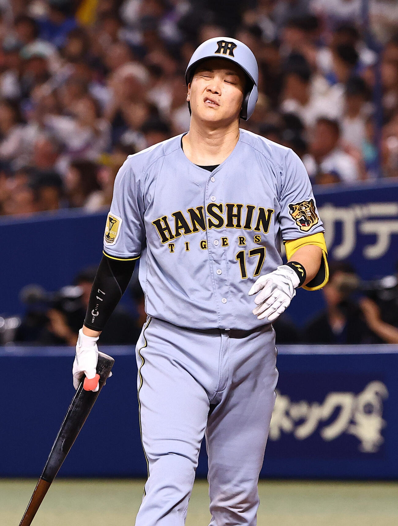 中日対阪神　3回表阪神2死満塁、伏見寅威は三振に倒れる（撮影・上田博志）