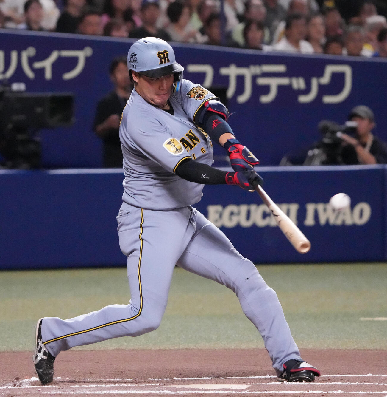 中日対阪神　6回表阪神1死、本塁打を放つ大山悠輔（撮影・森本幸一）