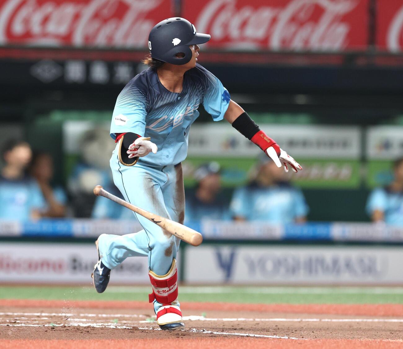西武対日本ハム　6回裏西武1死満塁、犠飛を放つ仲田慶介（撮影・黒川智章）