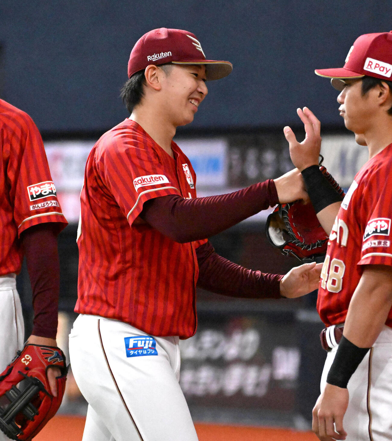 オリックス対楽天　4回裏オリックス2死一、二塁、来田涼斗を2ゴロに抑え笑顔でベンチに引き揚げる伊藤樹（撮影・石井愛子）