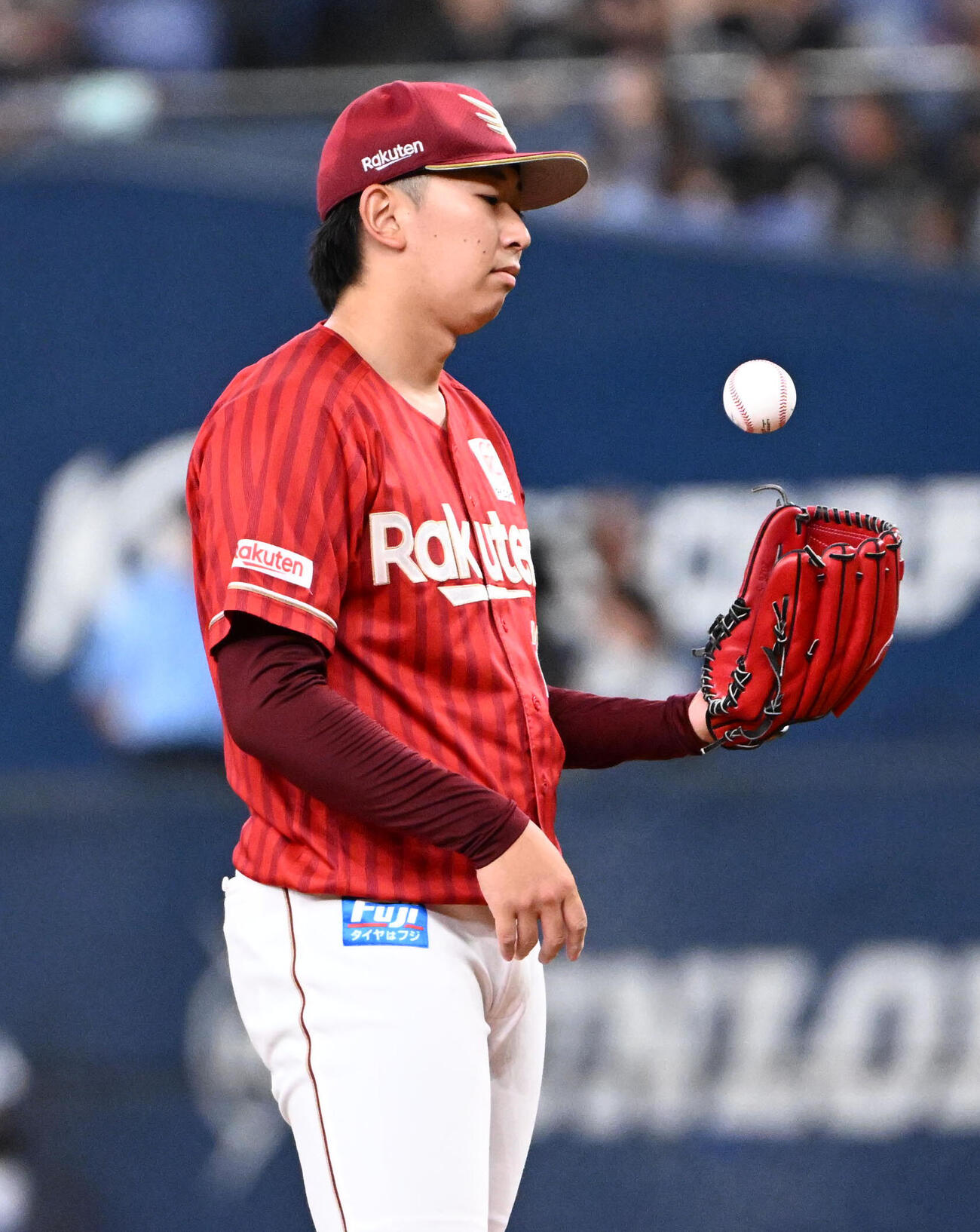 オリックス対楽天　1回裏オリックス無死三塁、来田涼斗に適時打を放たれ肩を落とす楽天の伊藤樹（撮影・石井愛子）
