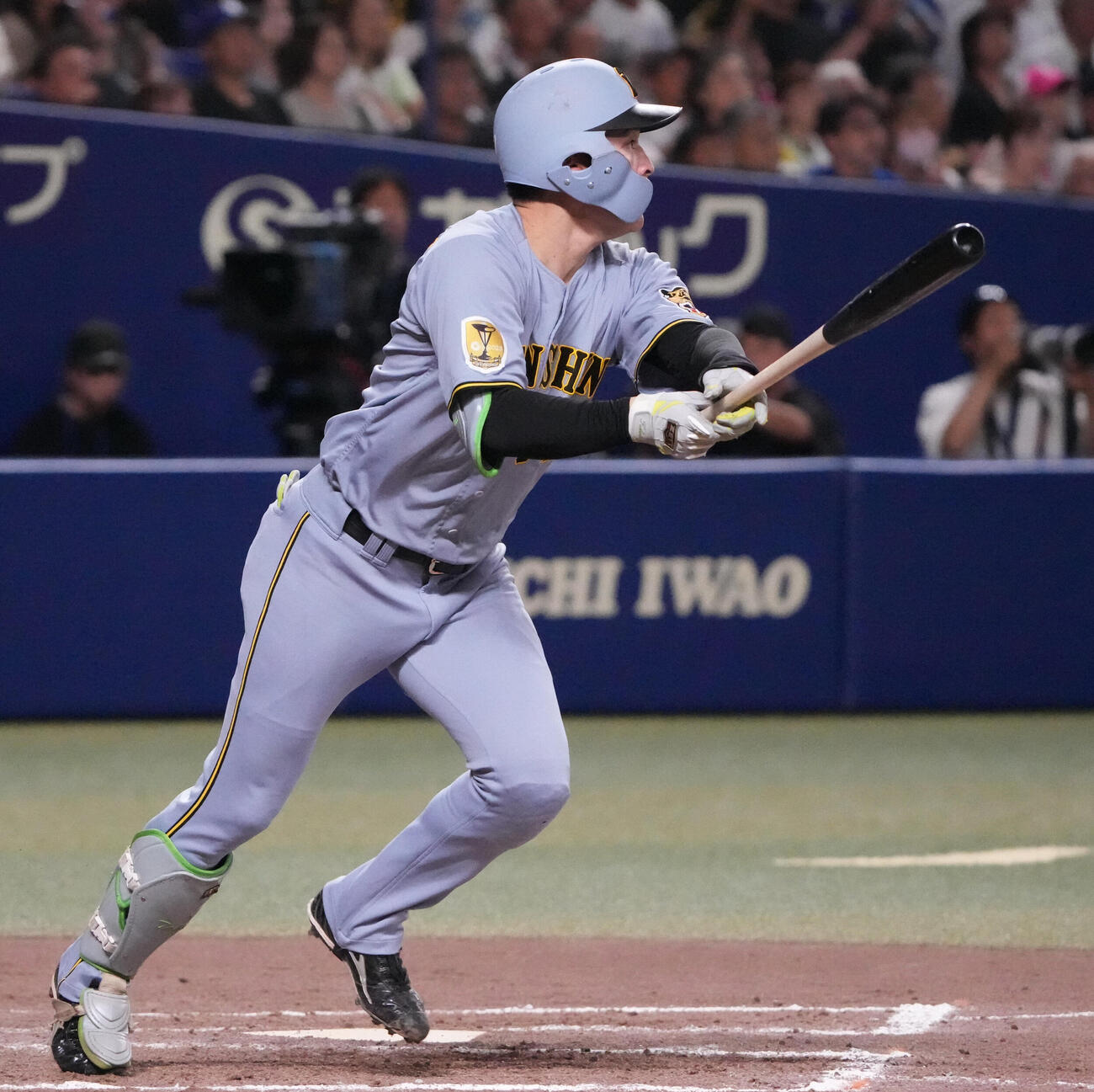 中日対阪神　9回表阪神2死二塁、適時打を放つ高寺望夢（撮影・森本幸一）