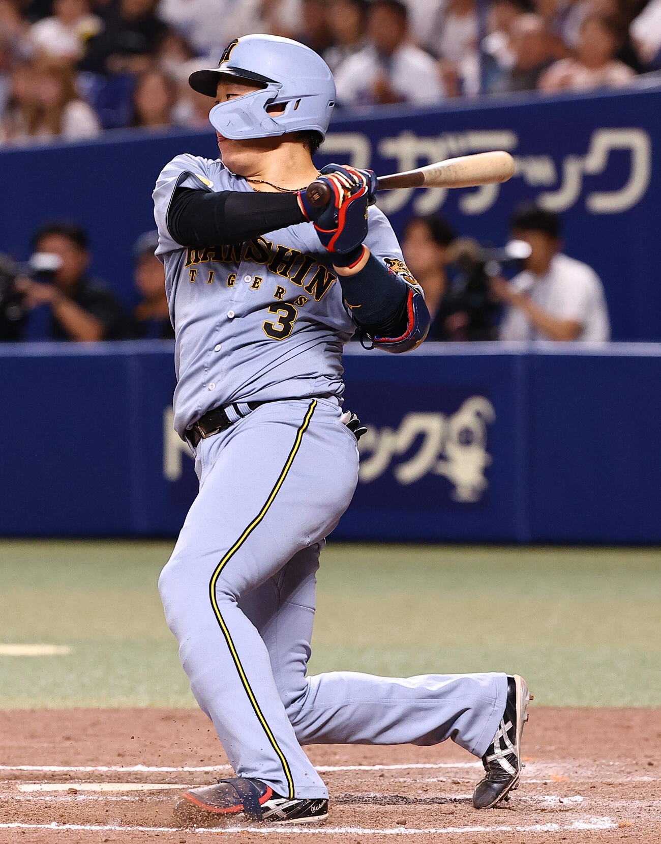 中日対阪神　8回表阪神1死一、二塁、大山悠輔は併殺打に倒れる（撮影・上田博志）