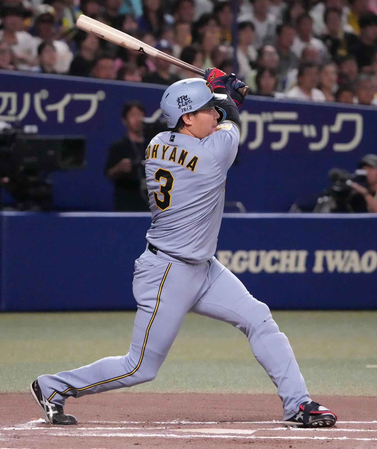 中日対阪神　6回表阪神1死、本塁打を放つ大山悠輔（撮影・森本幸一）