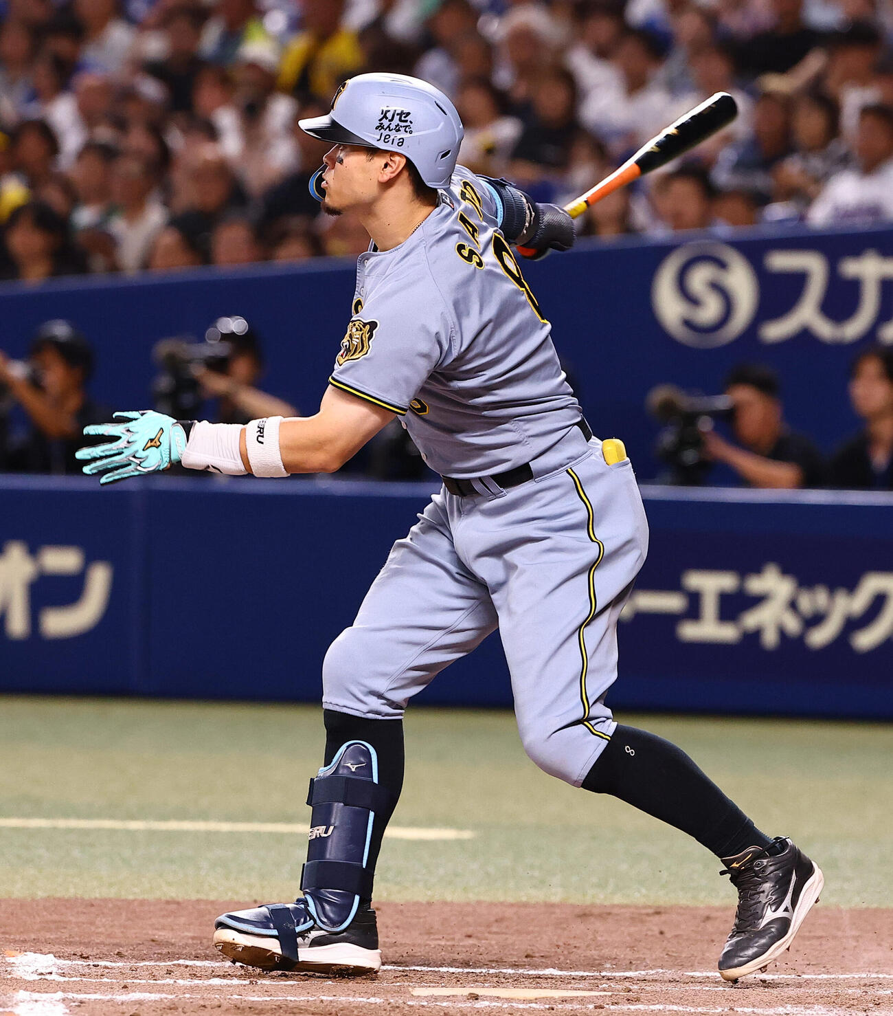 中日対阪神　8回表阪神1死一塁、佐藤輝明は安打を放つ（撮影・上田博志）