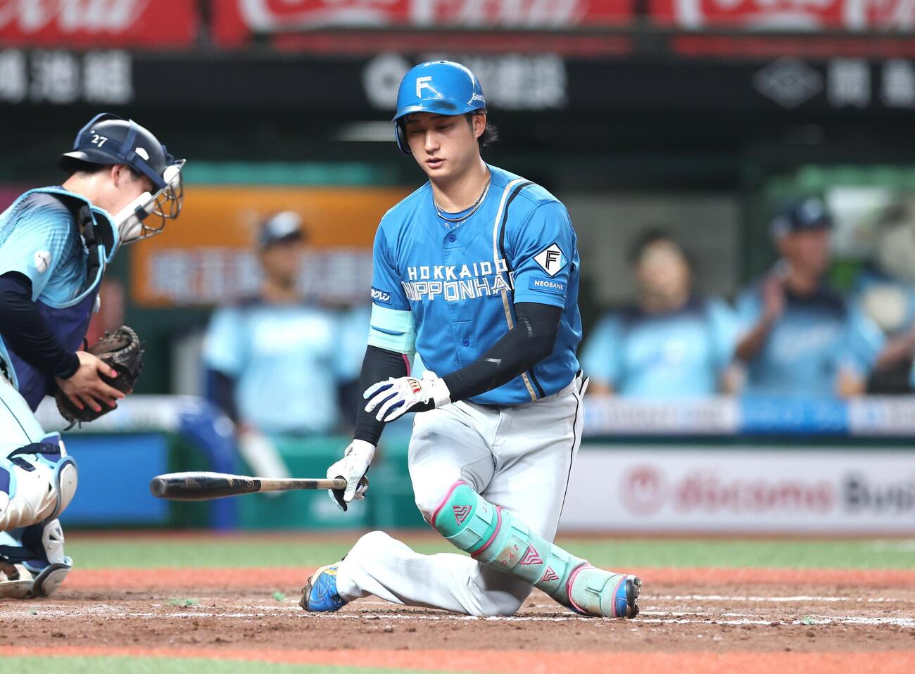 西武対日本ハム　8回表日本ハム2死満塁、三振に終わる浅間大基（撮影・黒川智章）