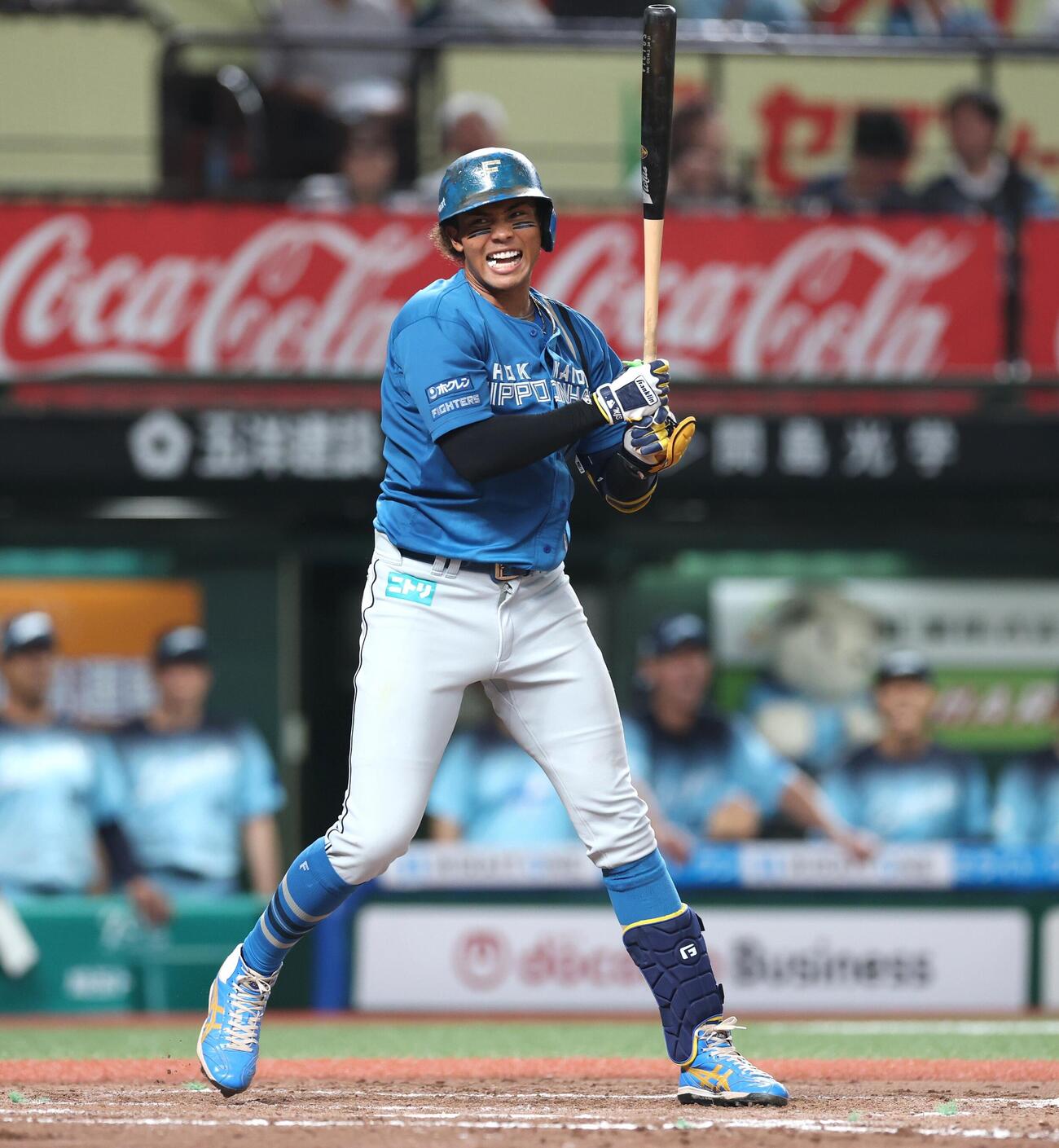 西武対日本ハム　8回表日本ハム1死満塁、三振に終わる水谷瞬（撮影・黒川智章）