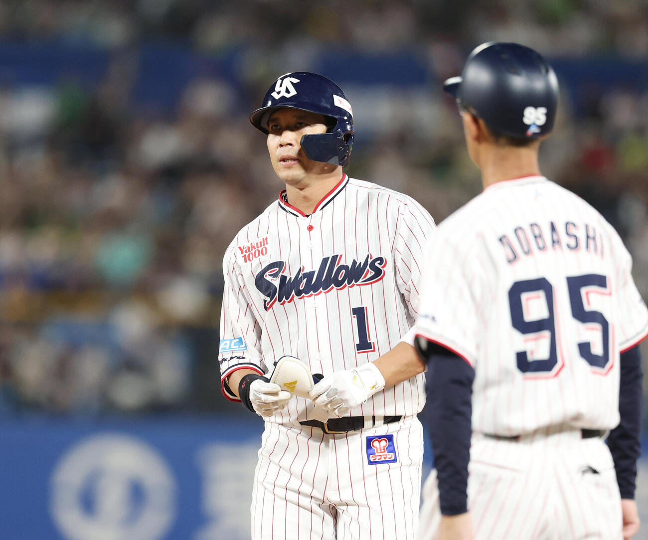 ヤクルト対巨人　4回裏ヤクルト2死、安打を放つ山田哲人（撮影・増田悦実）