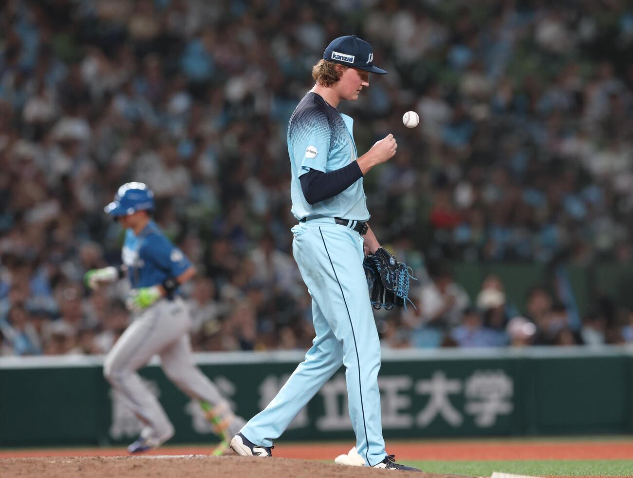西武対日本ハム　8回表日本ハム無死、清宮幸太郎に本塁打を浴びるウィンゲンター（撮影・黒川智章）
