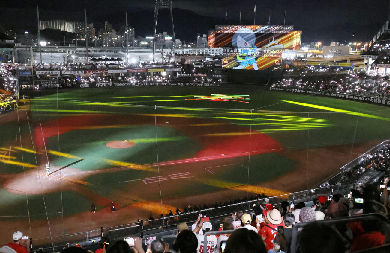広島対DeNA　試合後、行われたゲゲゲの鬼太郎コラボのプロジェクションマッピング　（撮影・加藤孝規）