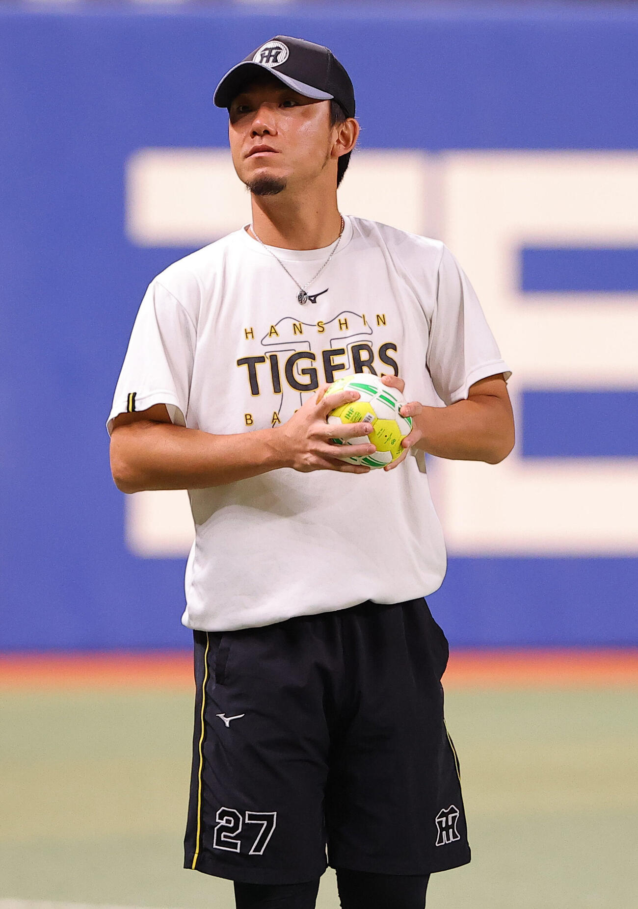 中日対阪神　登板に備える伊藤将司（撮影・上田博志）