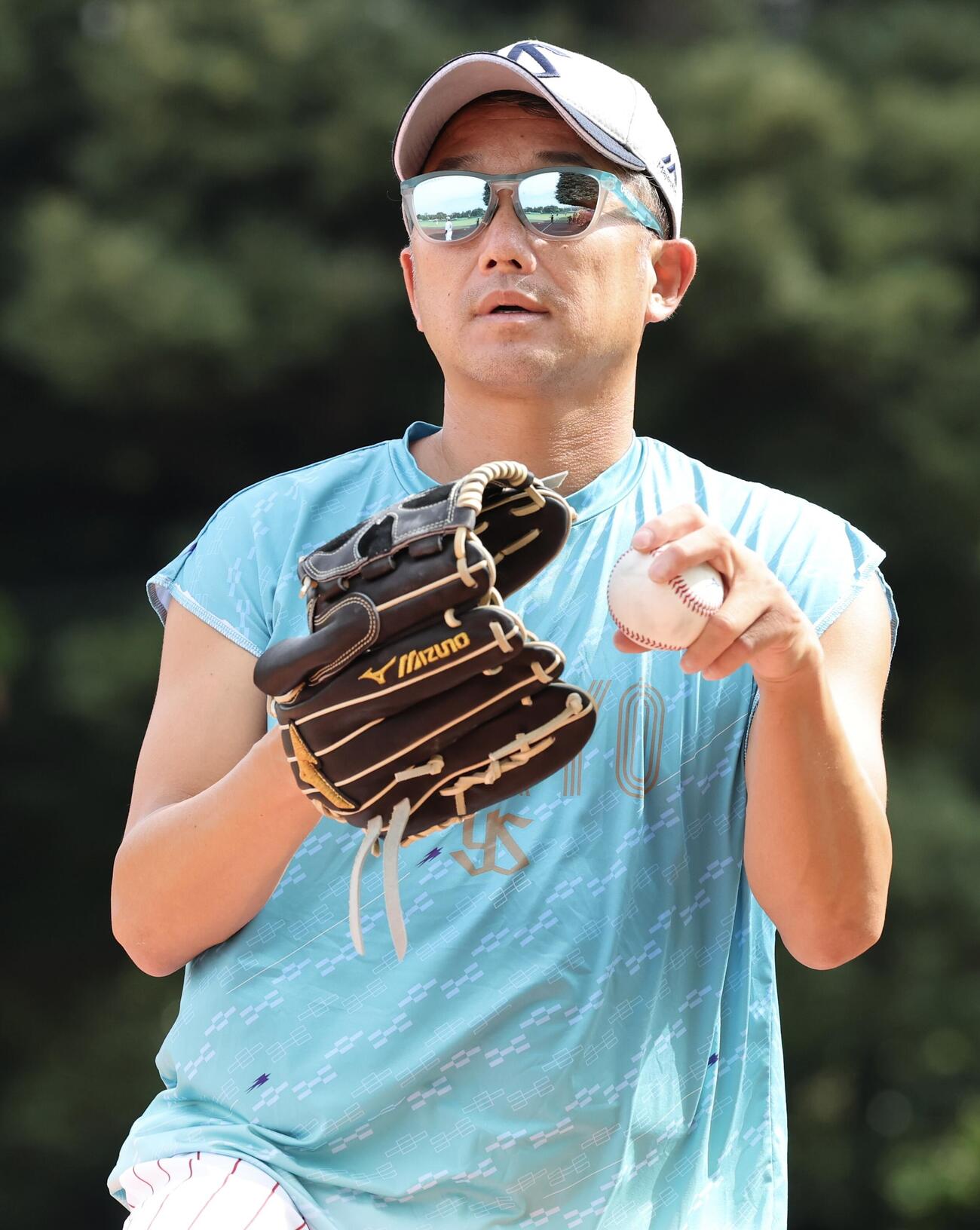 ヤクルト対巨人　キャッチボールするヤクルト石川雅規(撮影・浅見桂子)