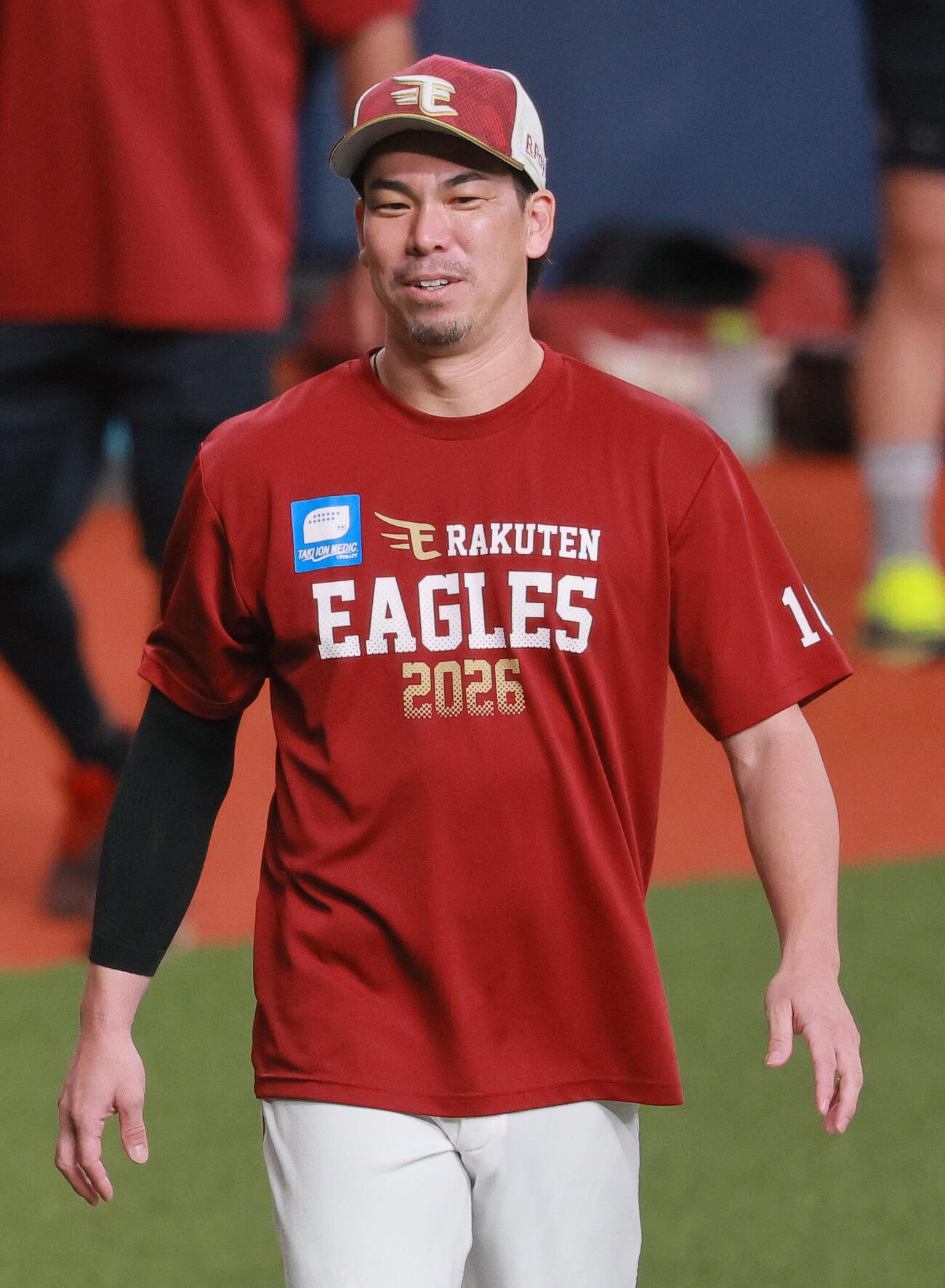 オリックス対楽天　試合前の練習で笑顔を見せる楽天前田健太（撮影・上山淳一）