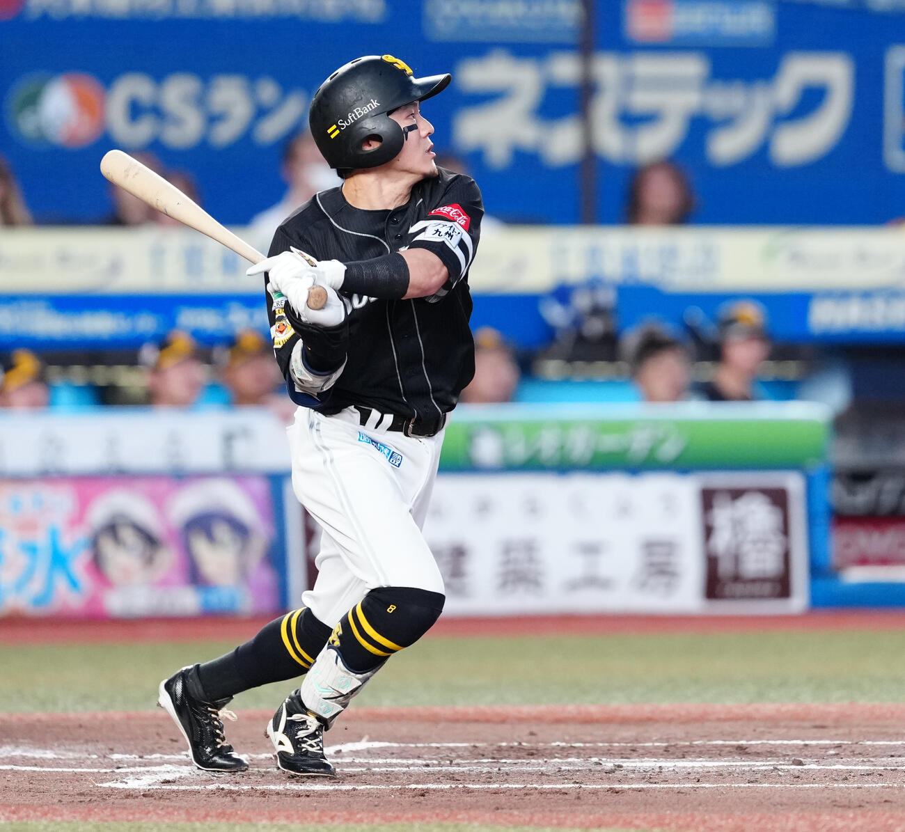 ロッテ対ソフトバンク　1回表ソフトバンク1死二、三塁、適時打を放つ牧原大成（撮影・鈴木みどり）