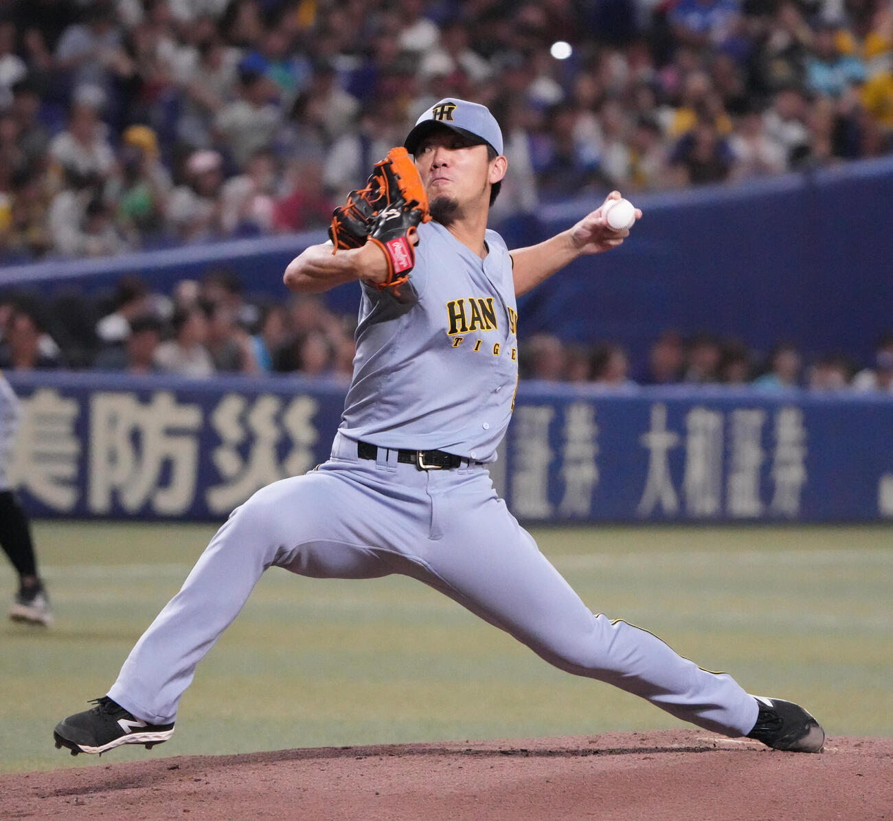 中日対阪神　1回裏、登板する阪神先発の伊藤将司（撮影・森本幸一）