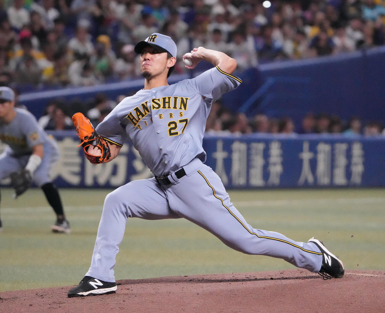 中日対阪神　1回裏、登板する阪神先発の伊藤将司（撮影・森本幸一）